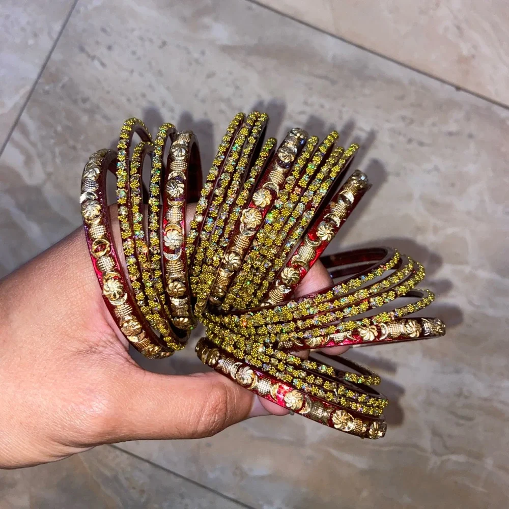 Elegant Gold and Red Glass Bangles - Picture 3 of 4